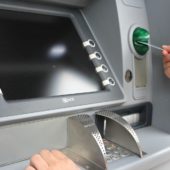 <h1>【緊急】海外ATMでクレジットカードが飲み込まれた吸い込まれた取り出せない</h1>